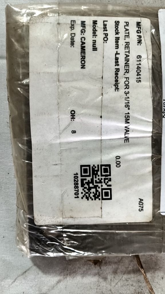 PLATE, RETAINER